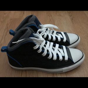 Men’s converse size 7 sneakers